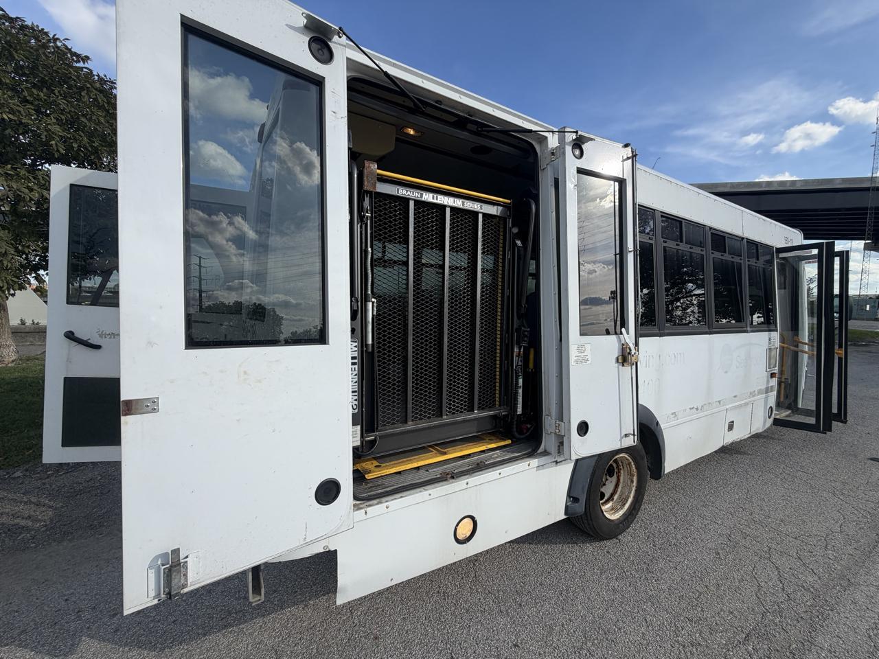 Ford Econoline E450 2010