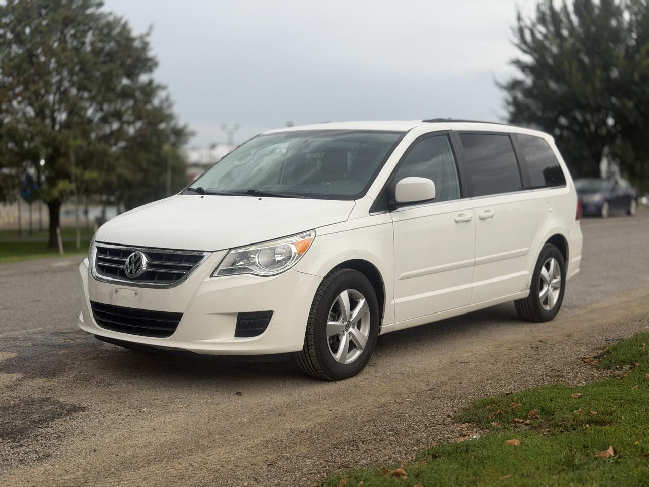 Volkswagen Routan SE 2011