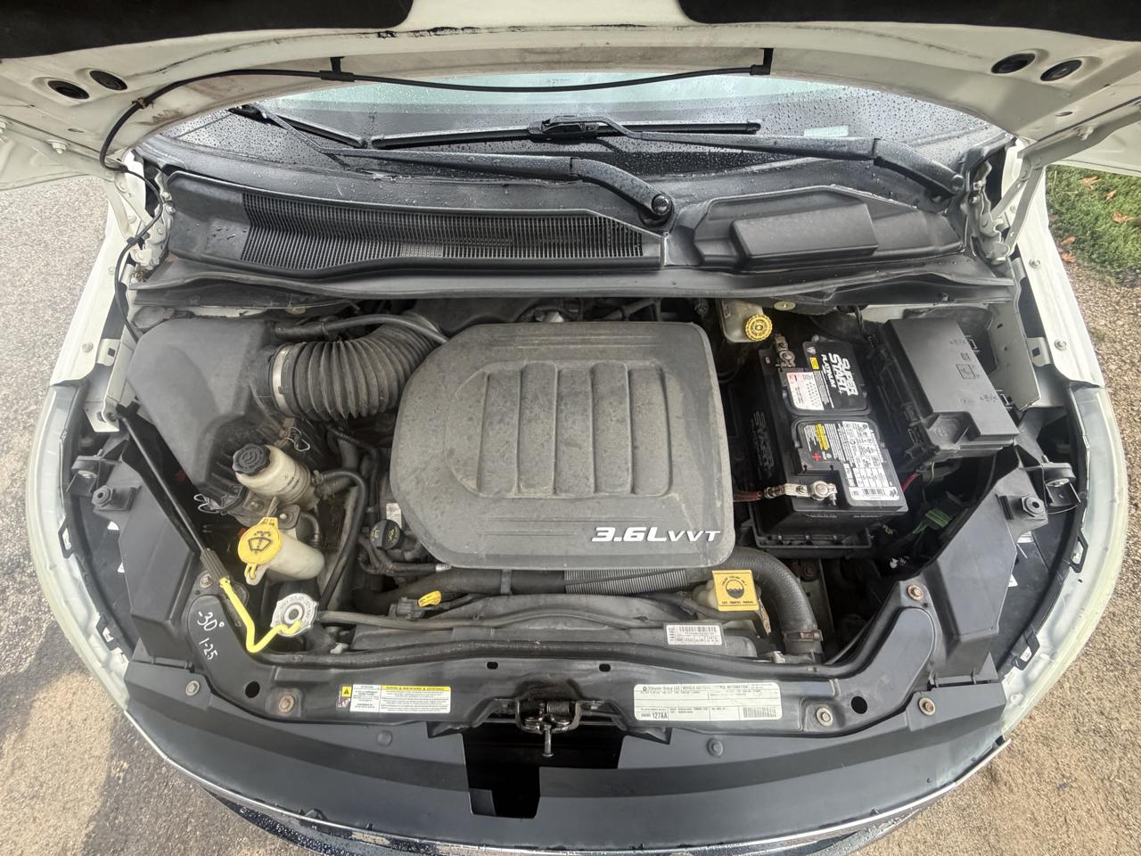 Volkswagen Routan SE 2011