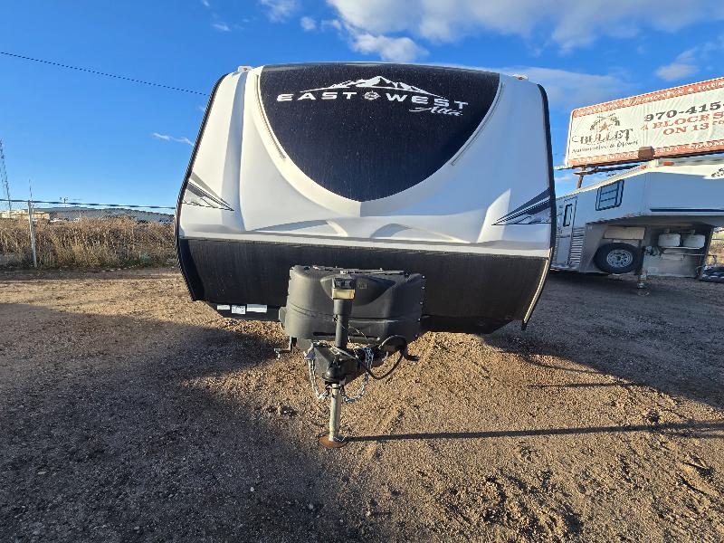 East To West Della Terra  2022