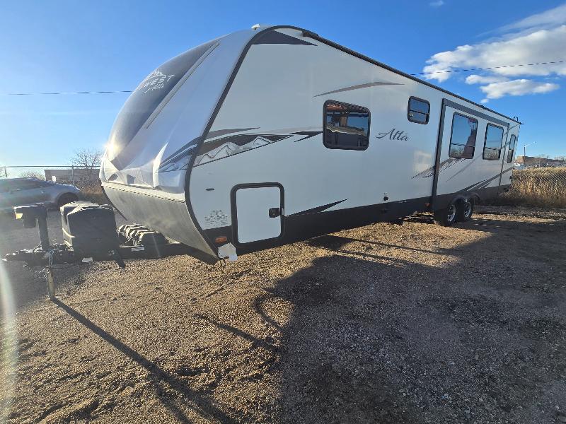 East To West Della Terra  2022