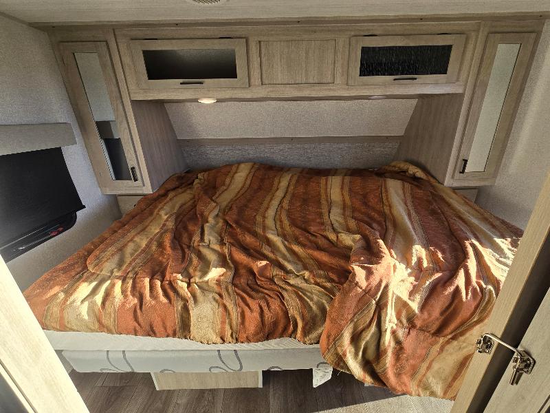 East To West Della Terra  2022