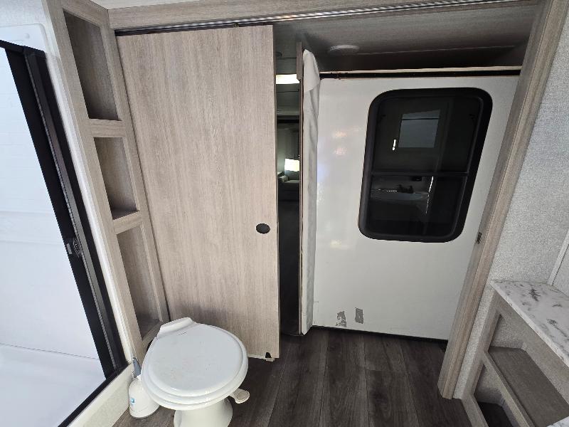 East To West Della Terra  2022