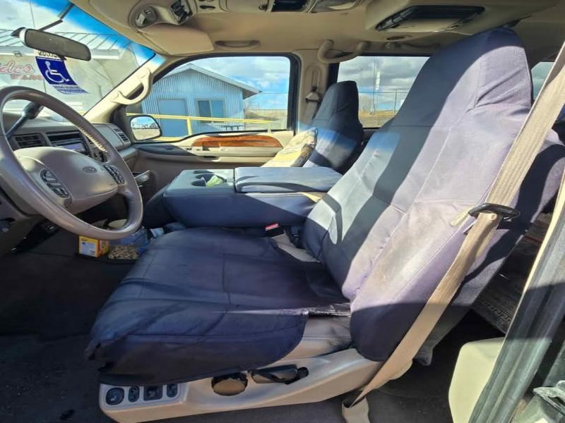 Ford Excursion  2002