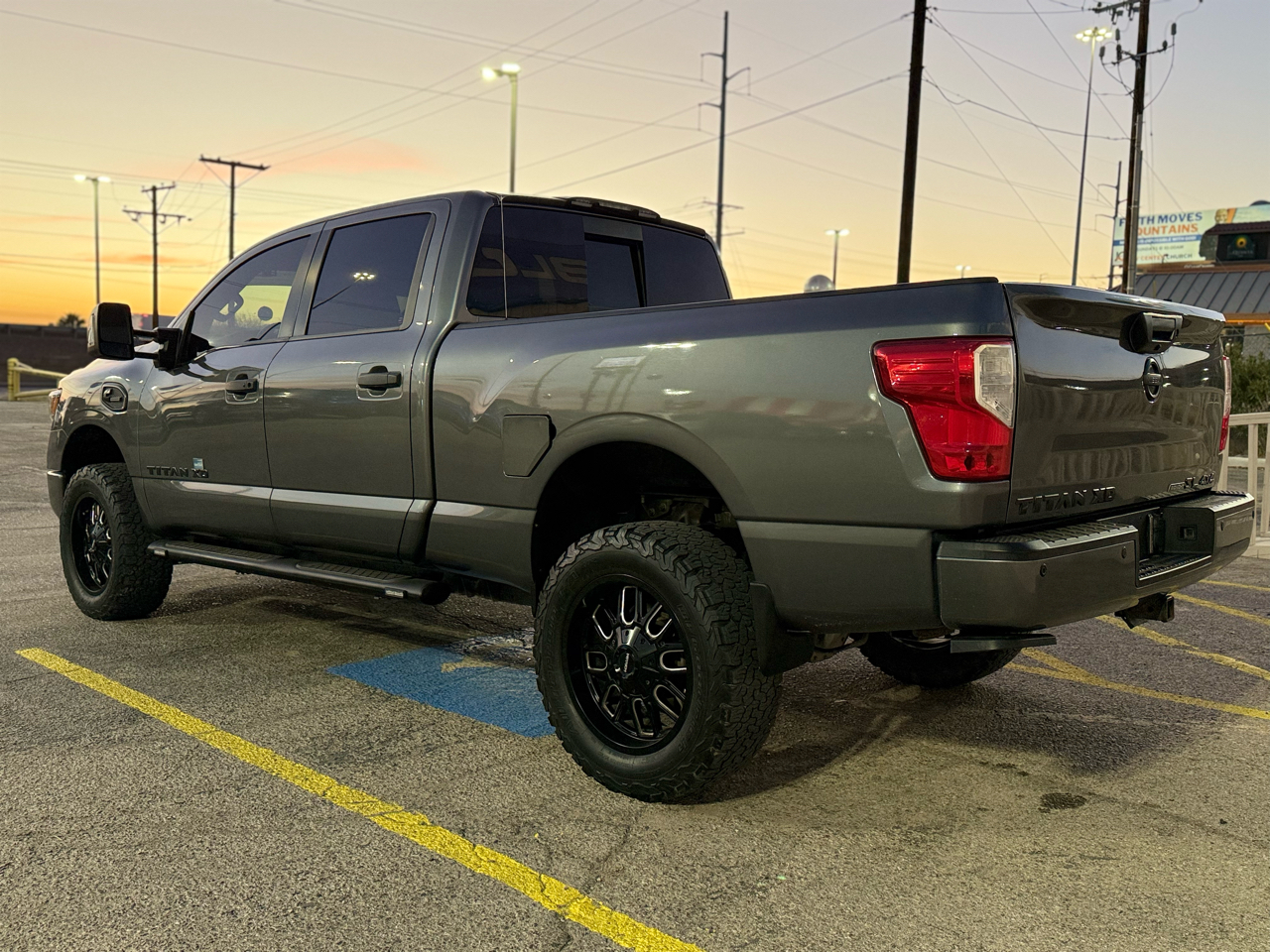 Nissan Titan XD SL Crew Cab 4WD Diesel 2019