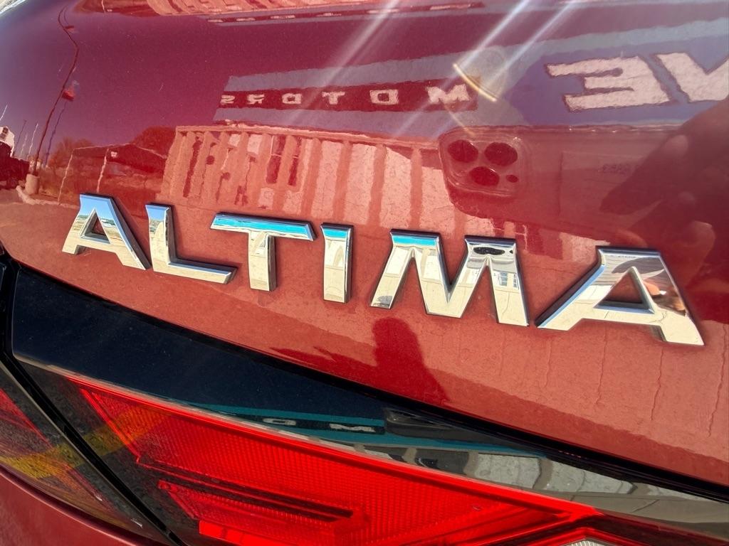 Nissan Altima  2021