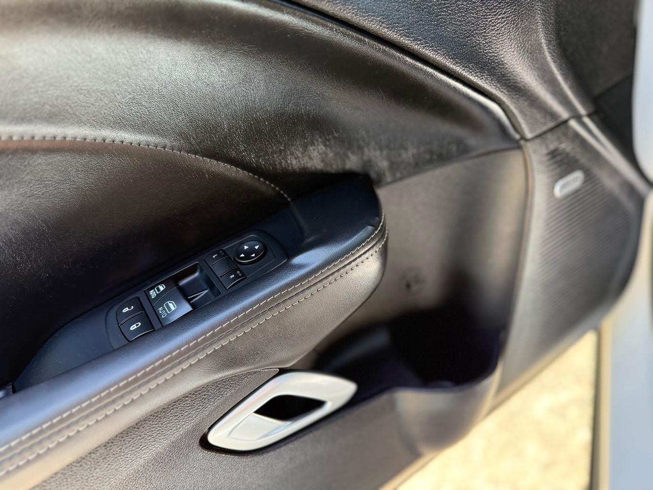 Dodge Challenger SXT Plus 2015