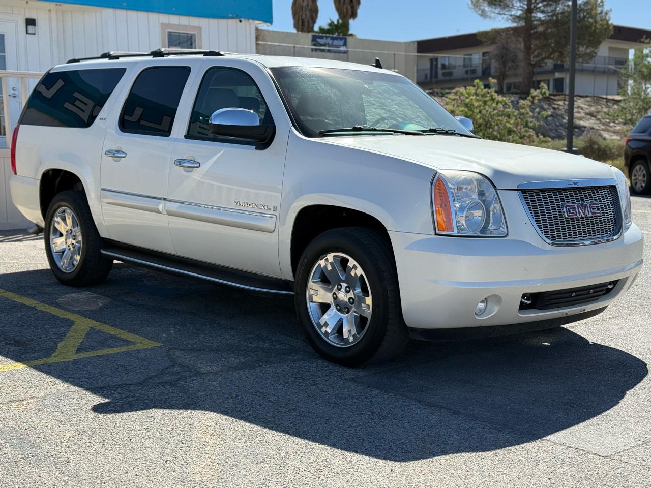 GMC Yukon XL 1500 4WD 2008