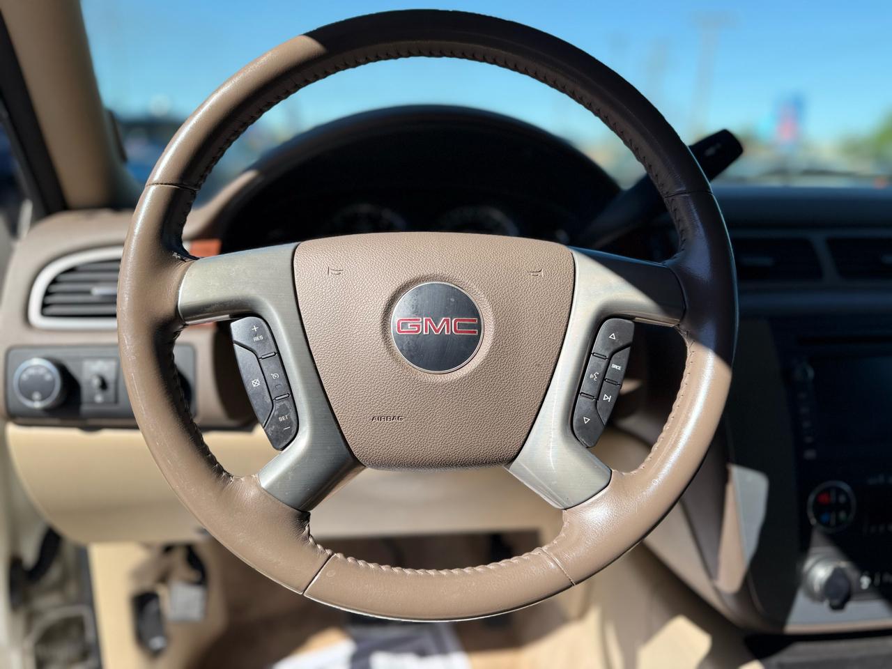 GMC Yukon XL 1500 4WD 2008