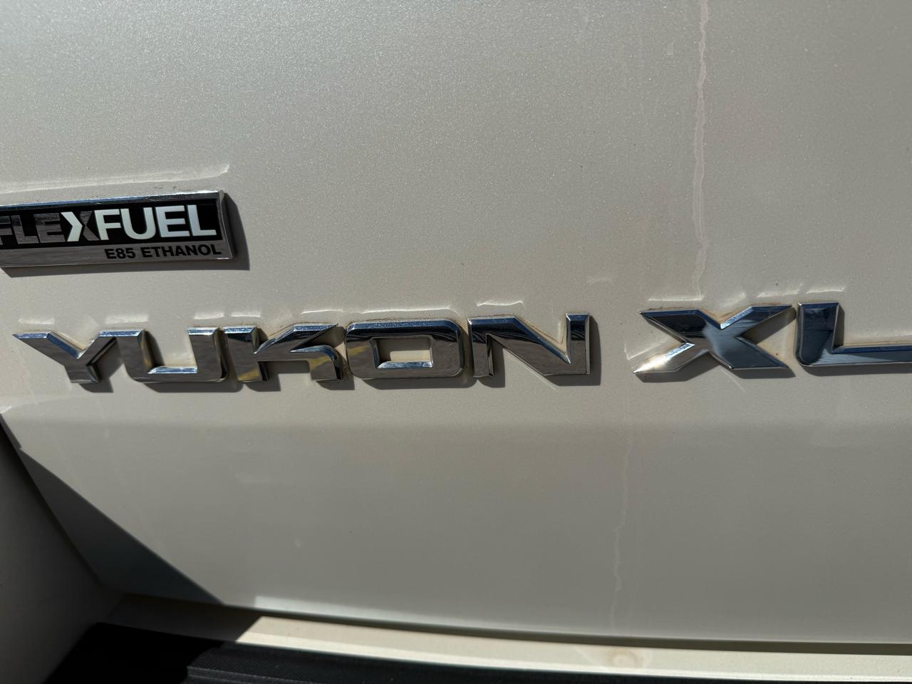 GMC Yukon XL 1500 4WD 2008