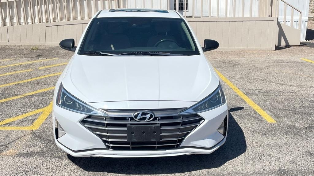 Hyundai Elantra  2020