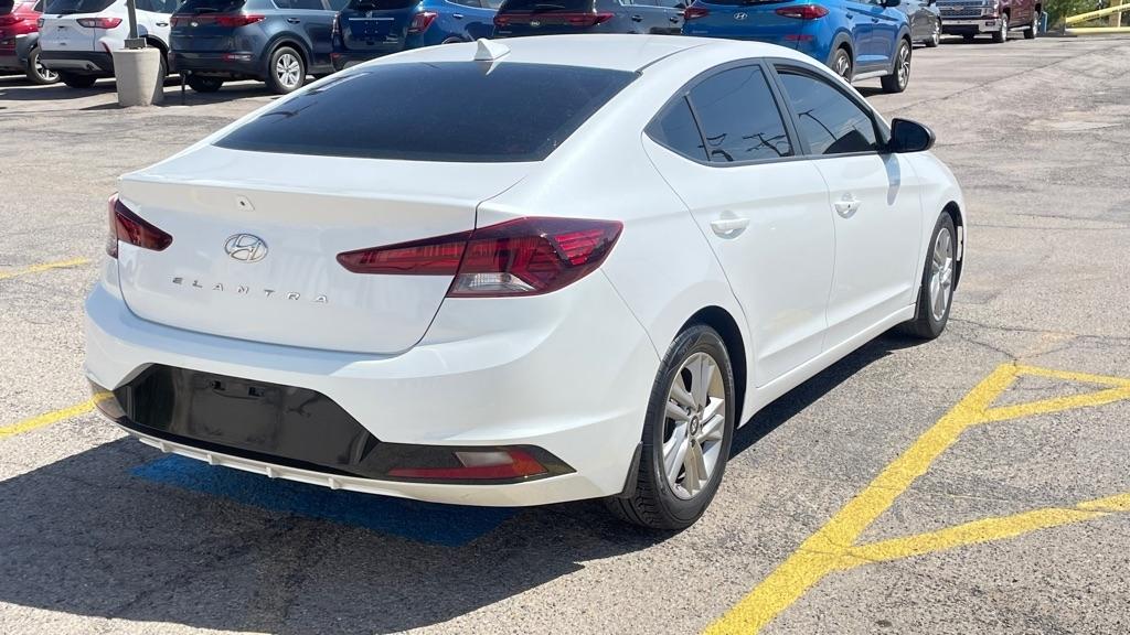 Hyundai Elantra  2020