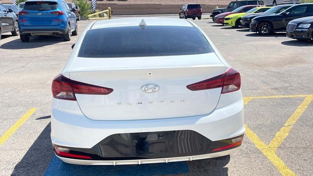 Hyundai Elantra  2020