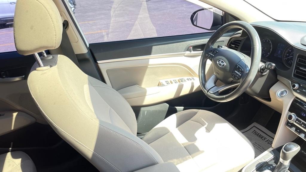 Hyundai Elantra  2020