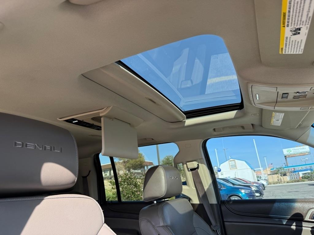 GMC Yukon XL Denali 2017