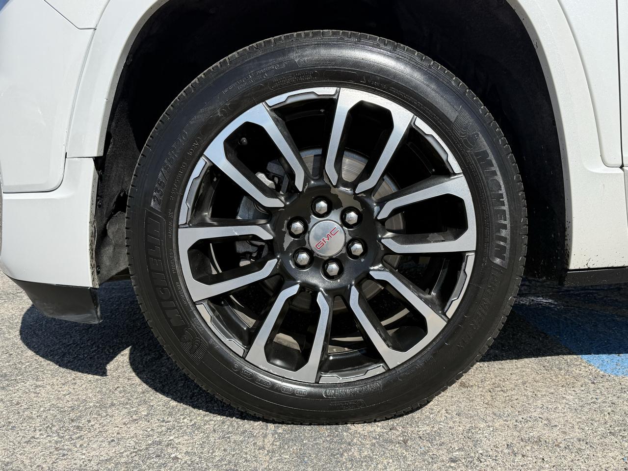 GMC Acadia Denali 4D SUV FWD 2020