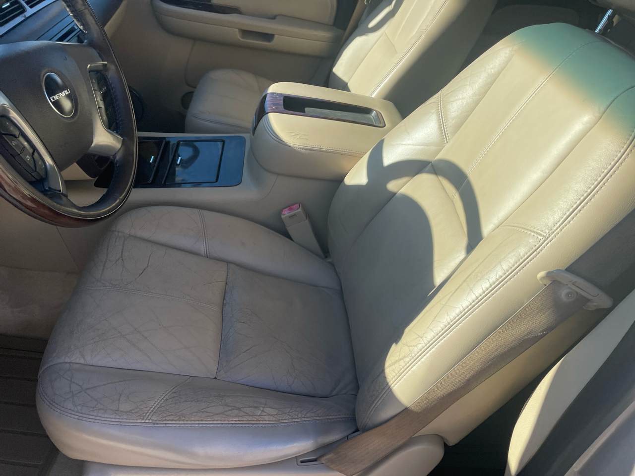 GMC Yukon Denali AWD 2008