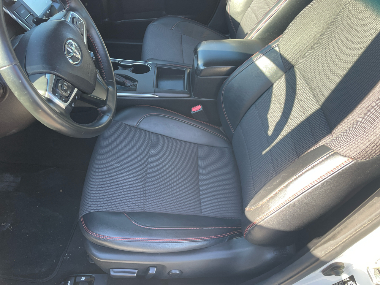 Toyota Camry 4dr Sdn I4 Auto SE (Natl) 2016