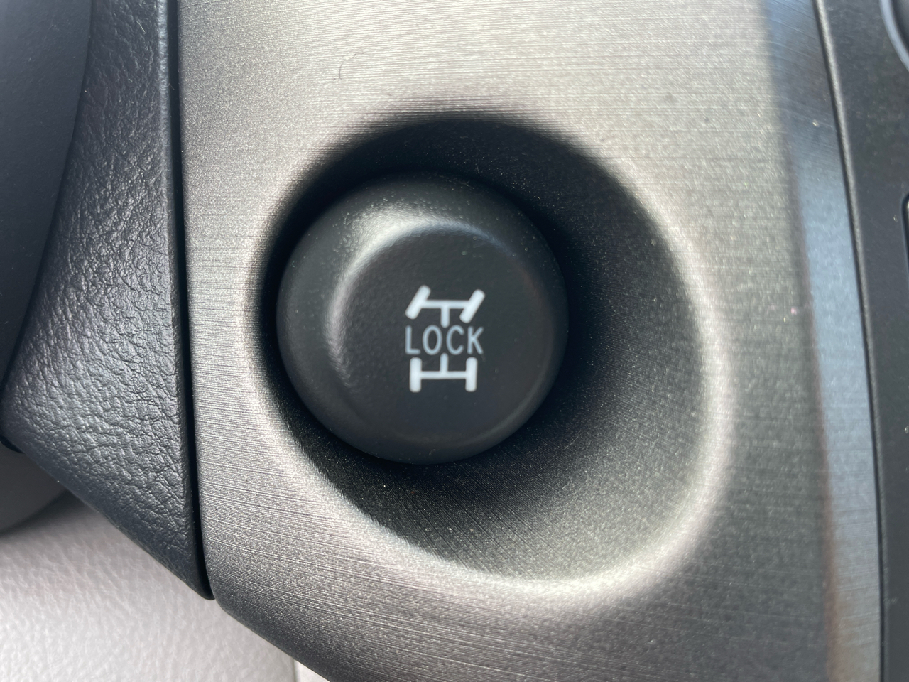 Toyota RAV4 Base I4 4WD 2009