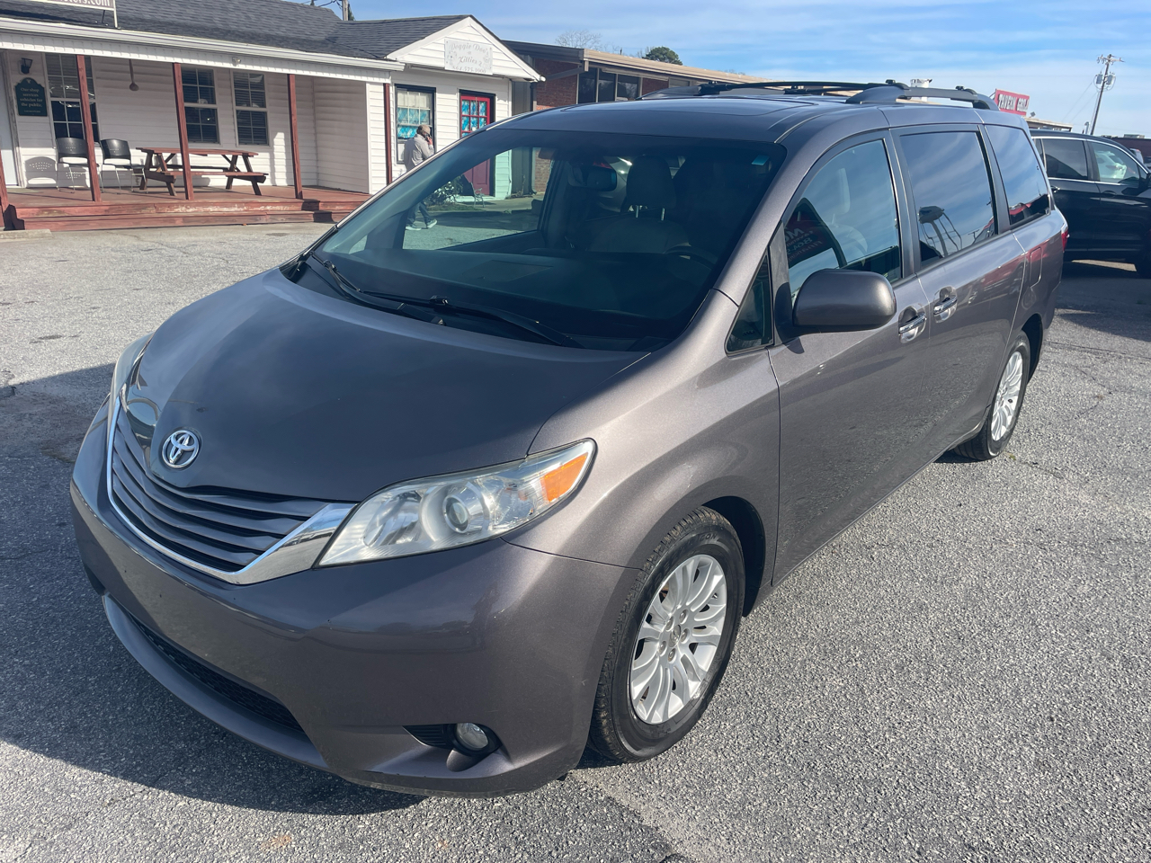 Toyota Sienna XLE FWD 8-Passenger V6 2016