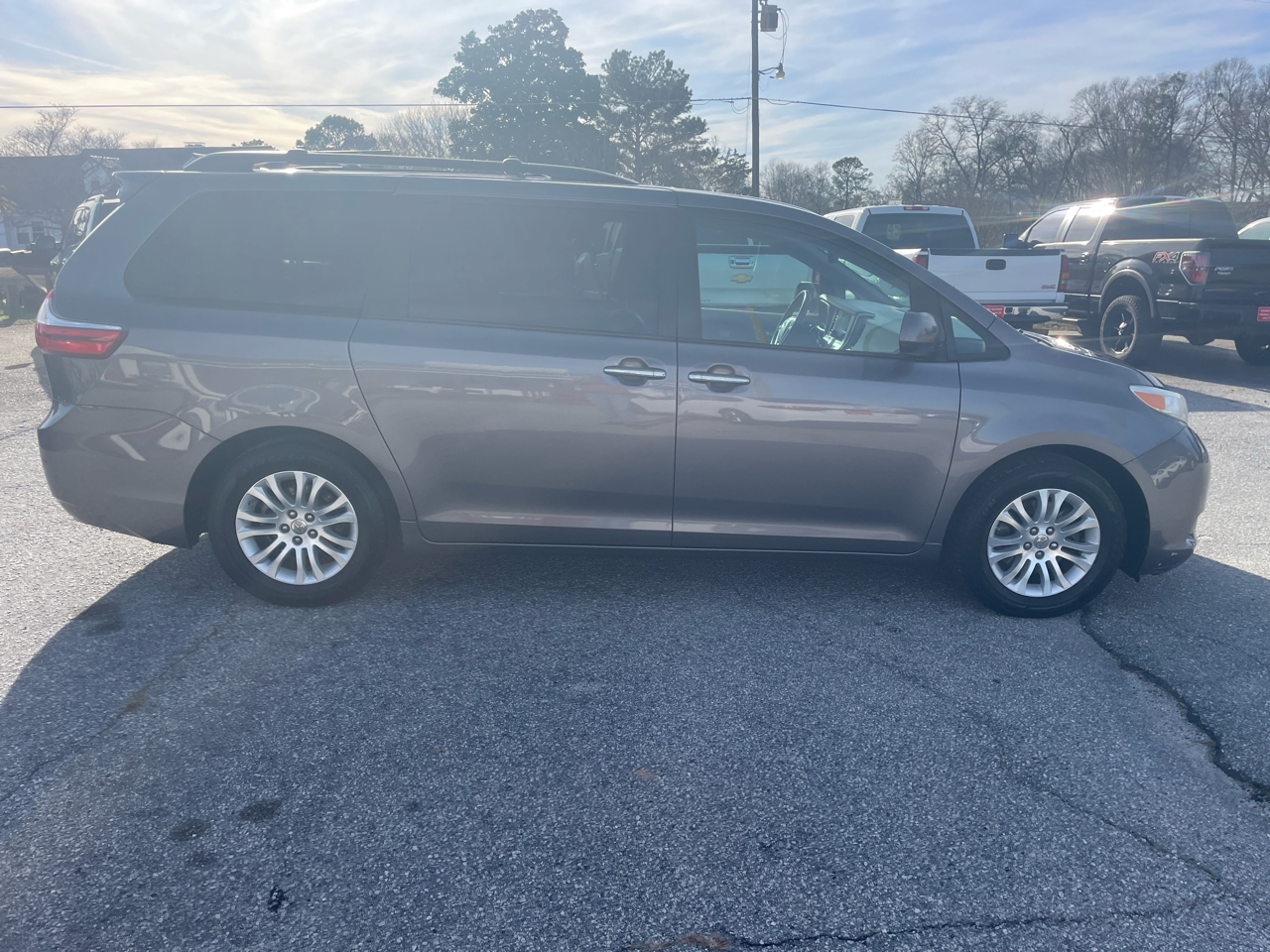 Toyota Sienna XLE FWD 8-Passenger V6 2016