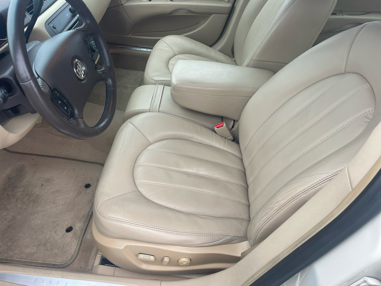 Buick Lucerne CXL 2011