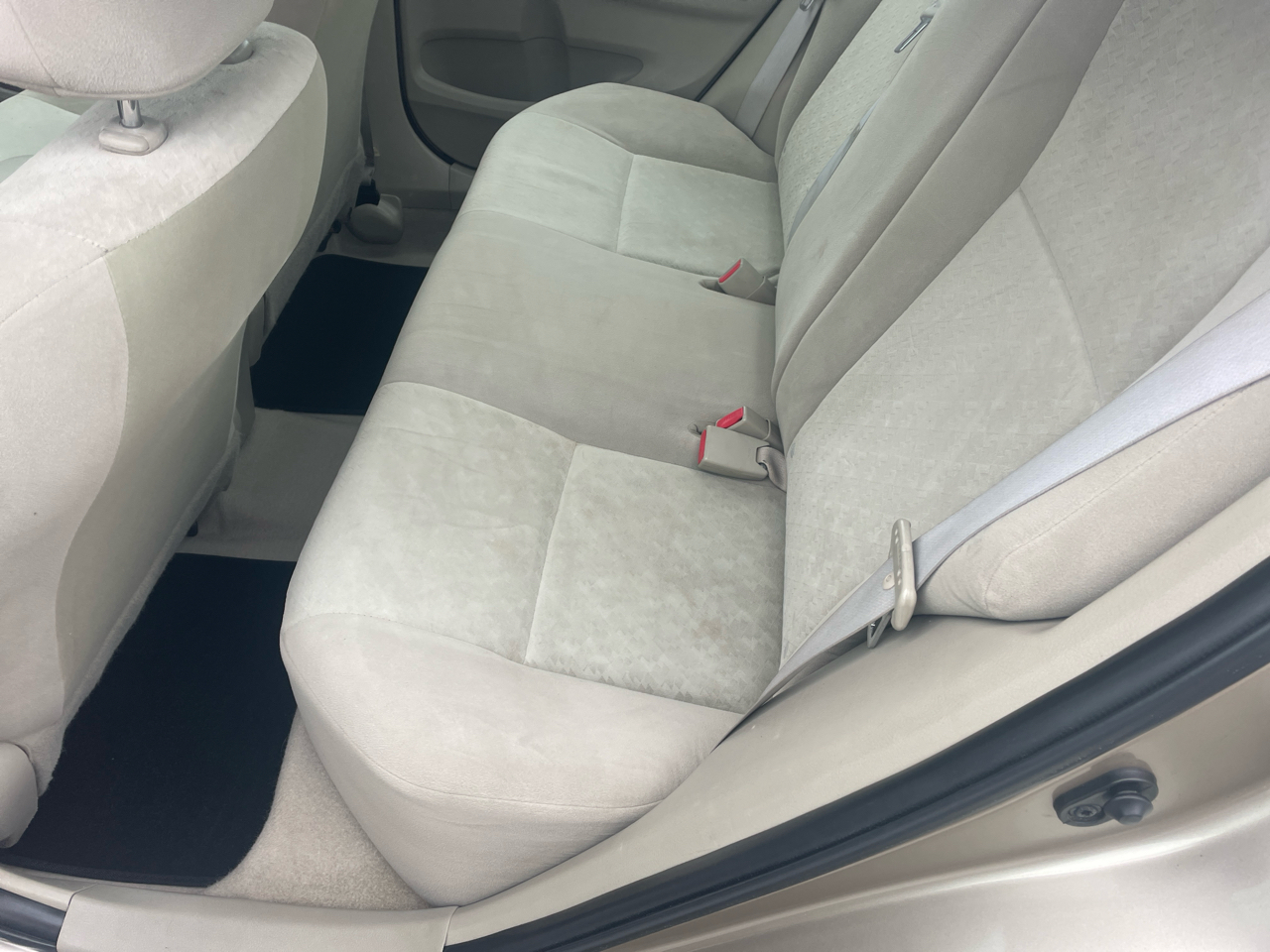 Toyota Corolla 4dr Sdn LE Auto 2009