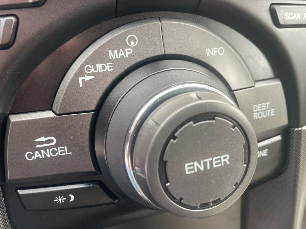 Acura TL 6-Speed AT with Tech Package and 18-In. WP 2012