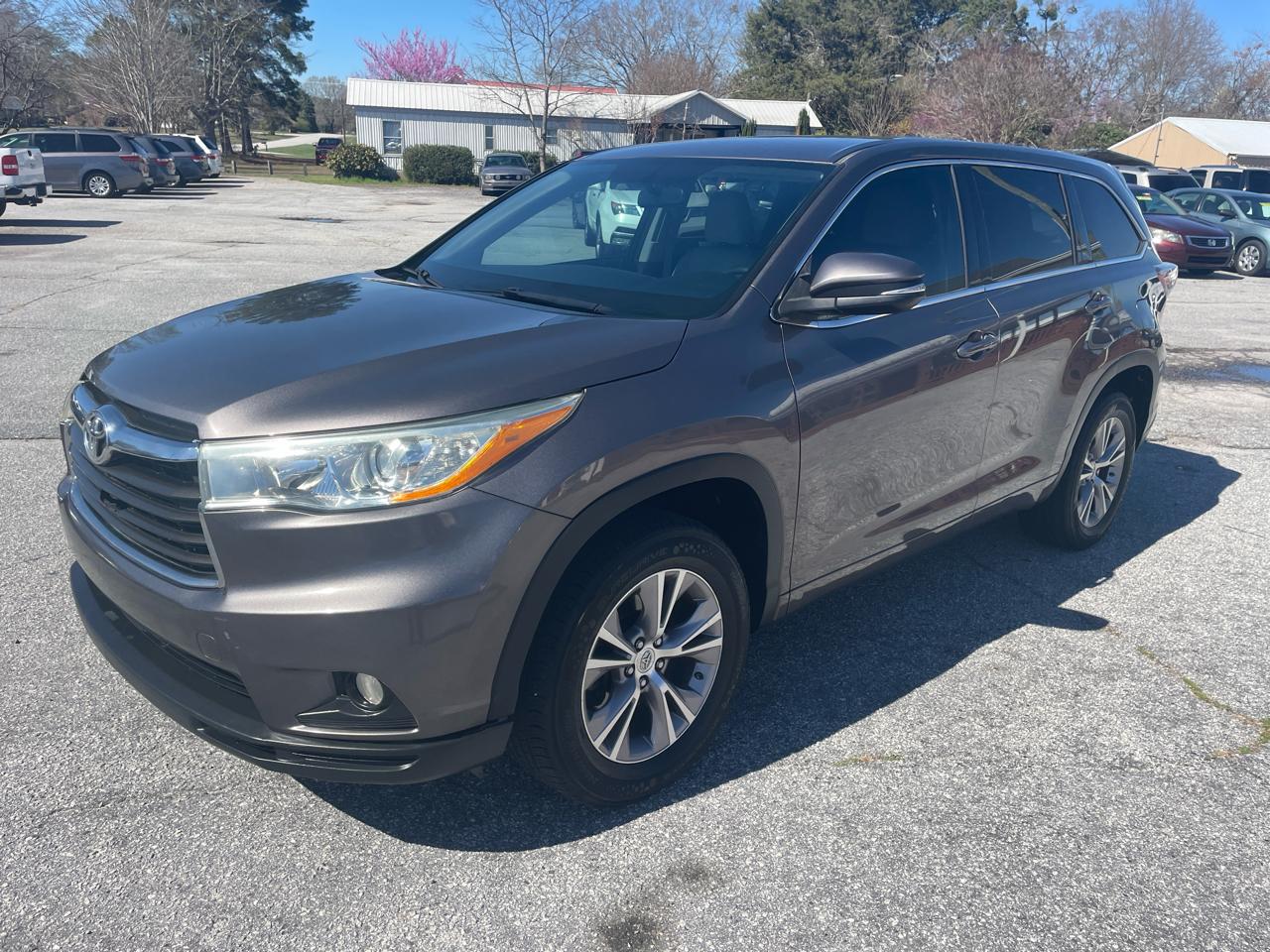 Toyota Highlander LE FWD V6 2014