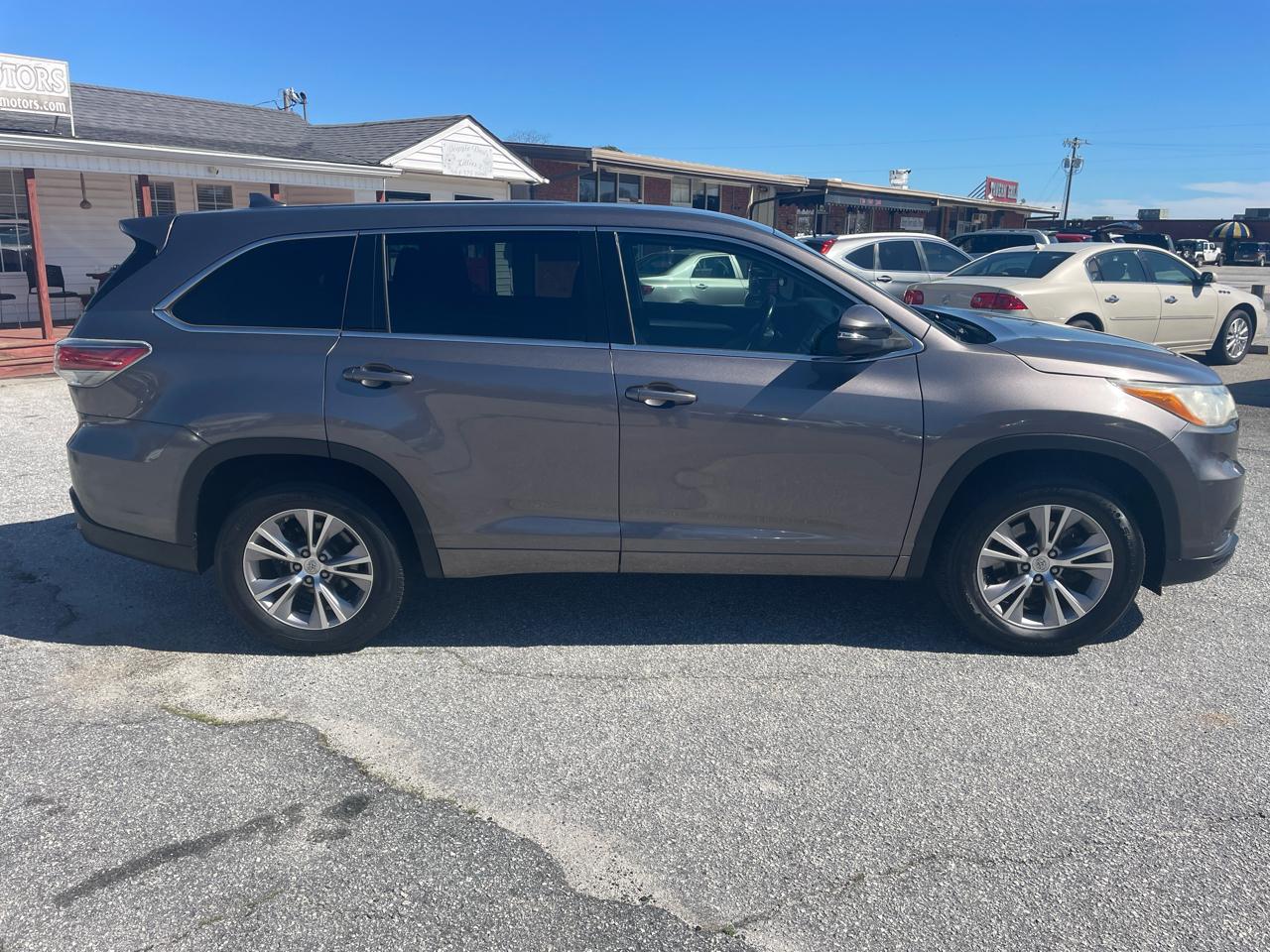 Toyota Highlander LE FWD V6 2014