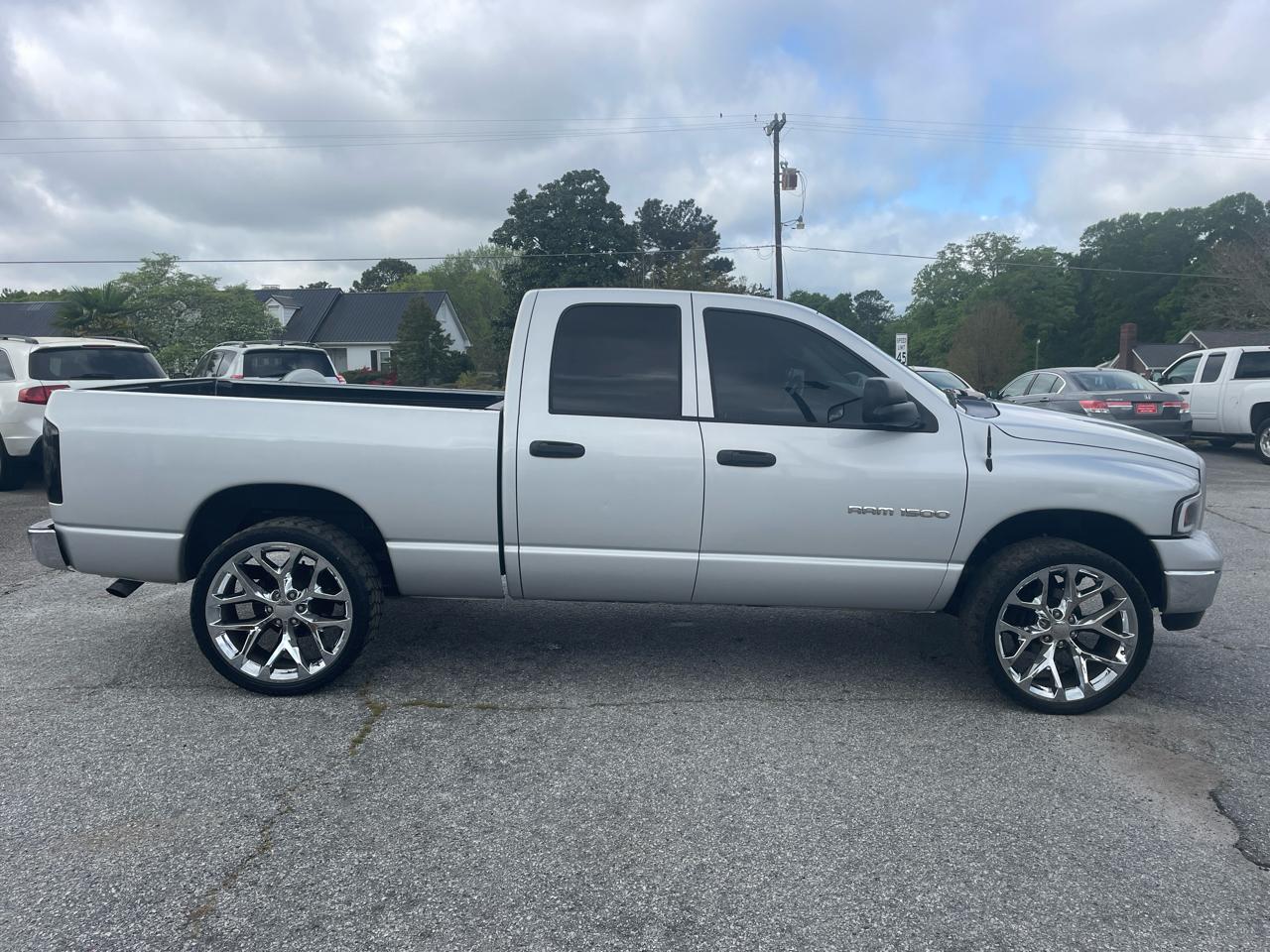 Dodge Ram 1500 2WD Quad Cab 140.5" SLT 2005