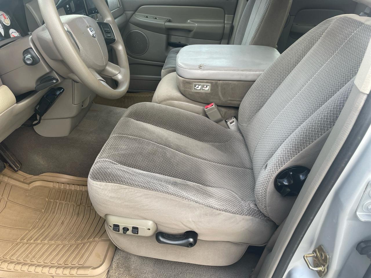 Dodge Ram 1500 2WD Quad Cab 140.5" SLT 2005