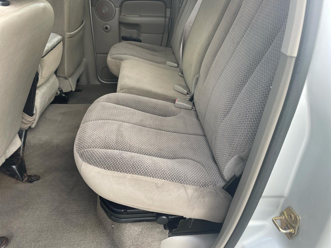 Dodge Ram 1500 2WD Quad Cab 140.5" SLT 2005