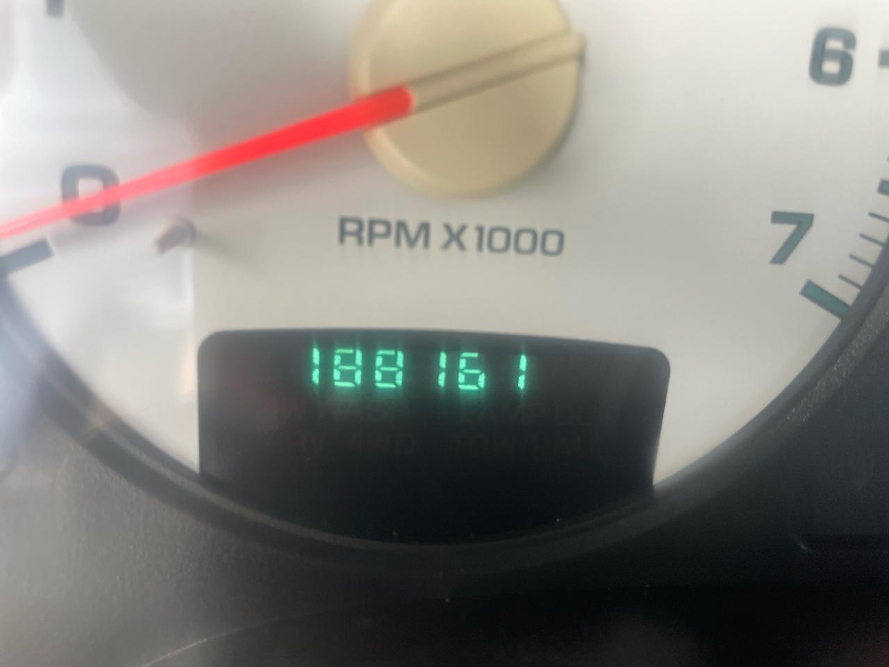 Dodge Ram 1500 2WD Quad Cab 140.5" SLT 2005