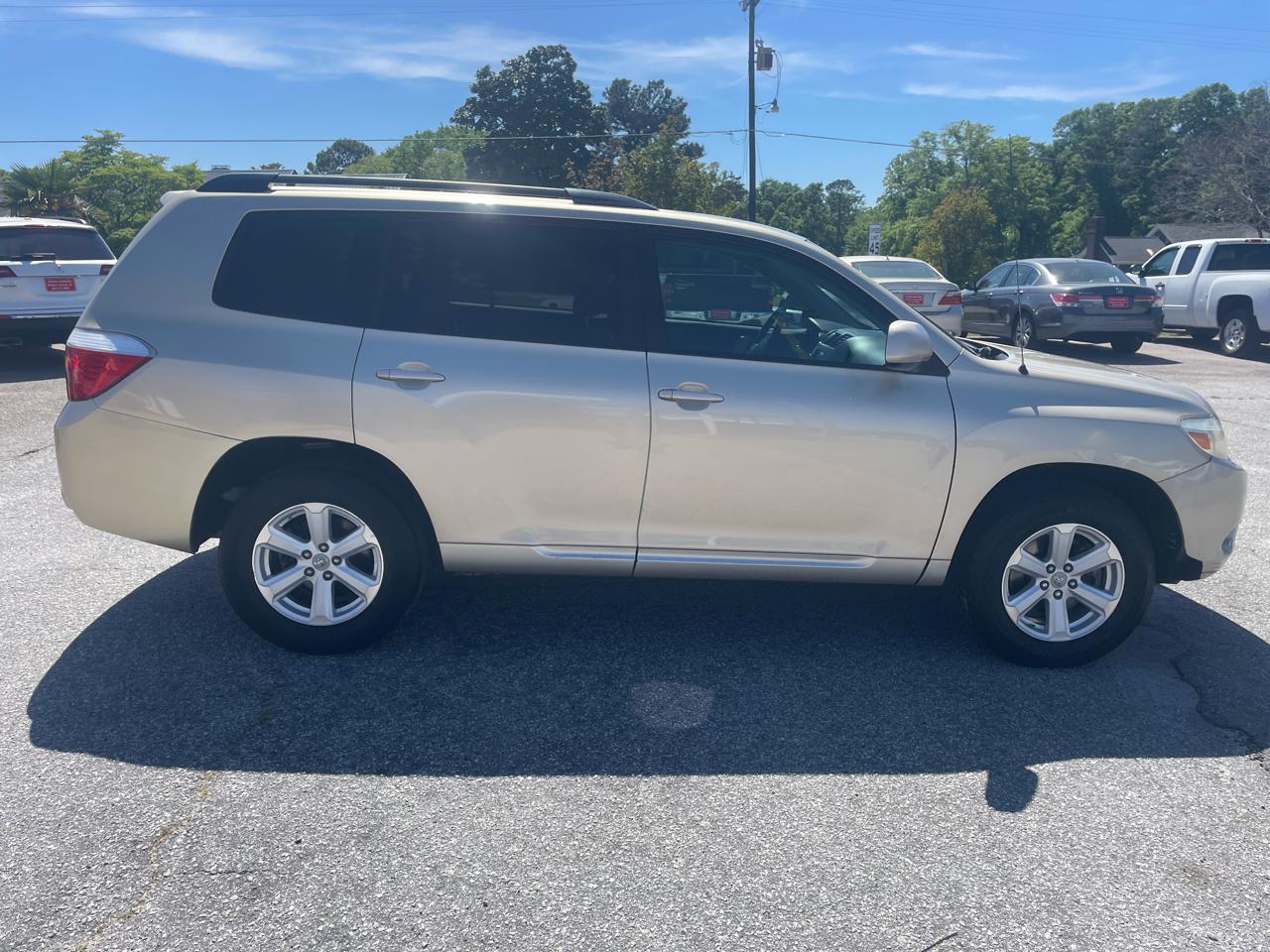 Toyota Highlander Base 2WD I4 2010