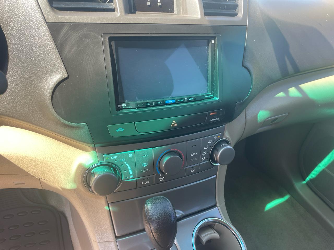 Toyota Highlander Base 2WD I4 2010