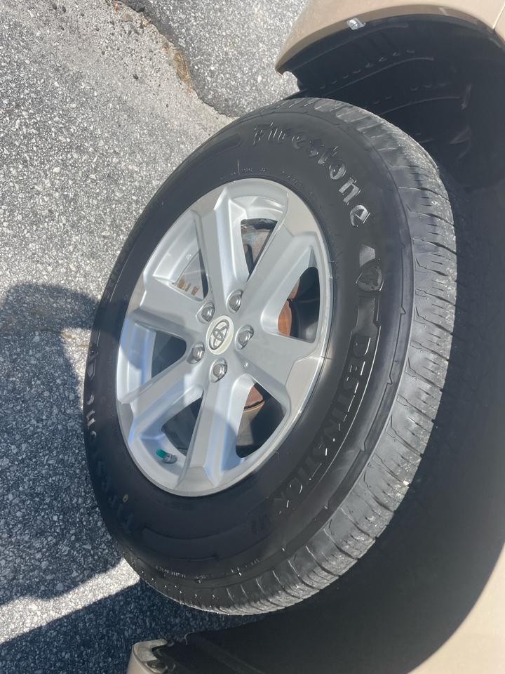 Toyota Highlander Base 2WD I4 2010