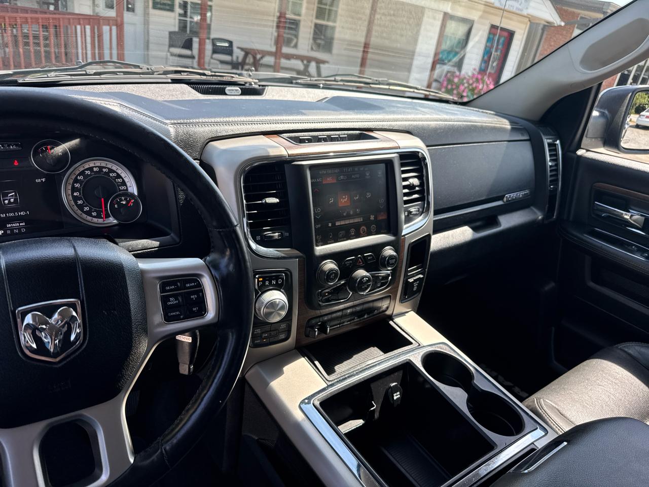 RAM 1500 Laramie Crew Cab SWB 4WD 2014