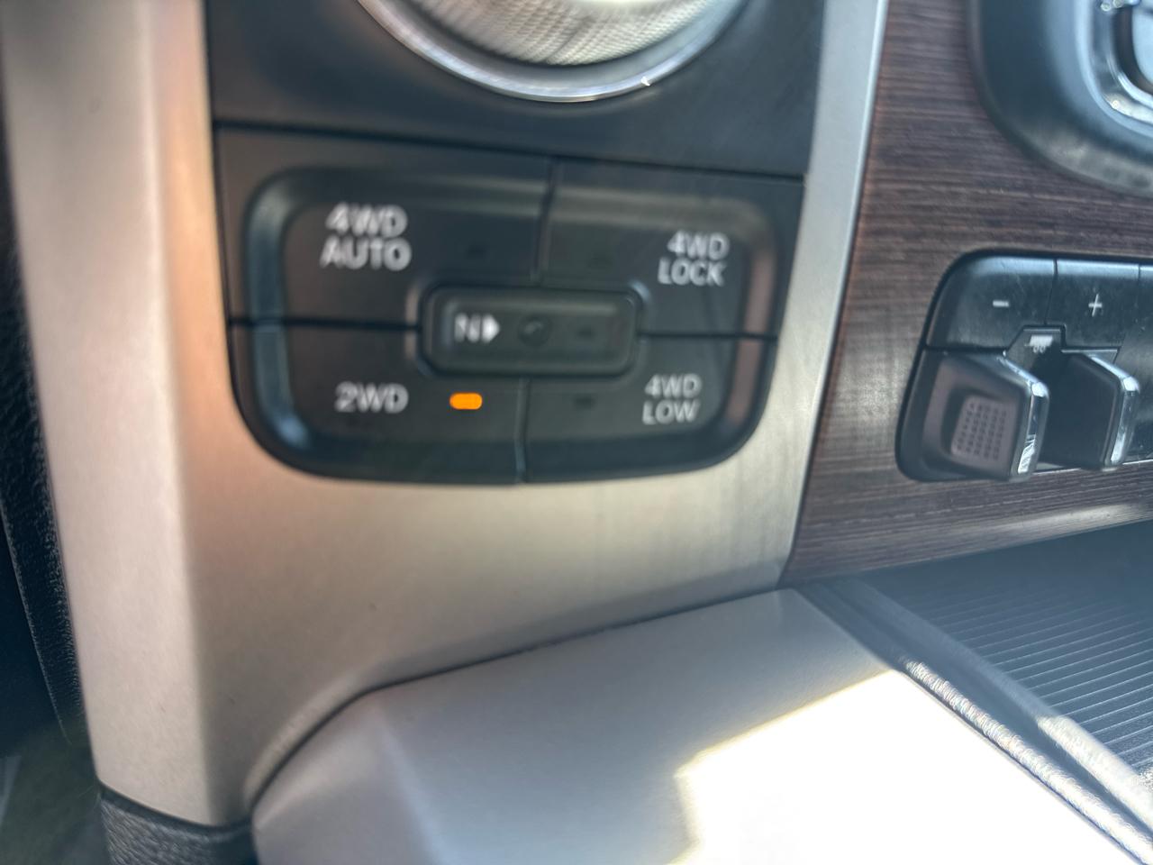 RAM 1500 Laramie Crew Cab SWB 4WD 2014