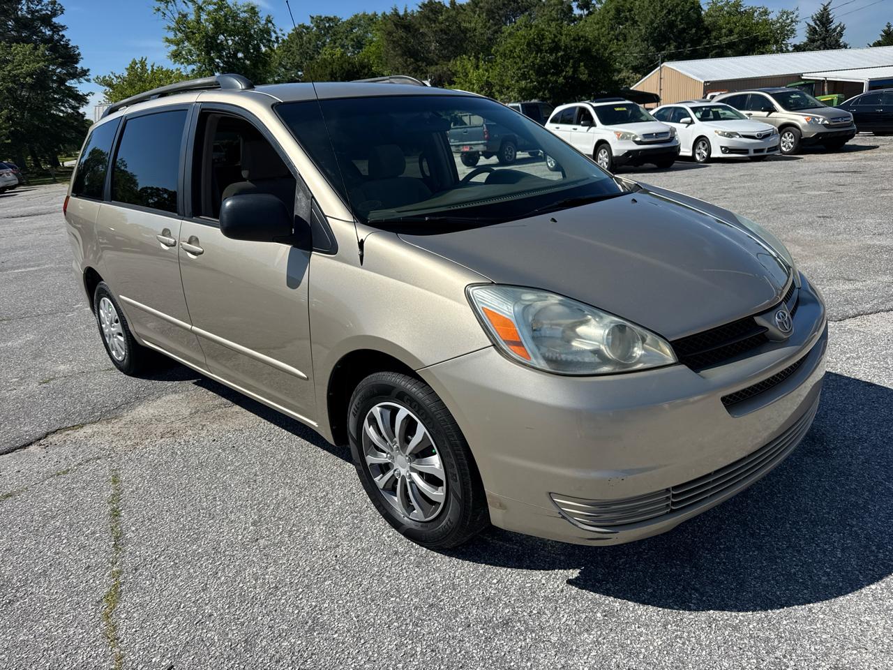 2004 Toyota Sienna LE - 7 Passenger