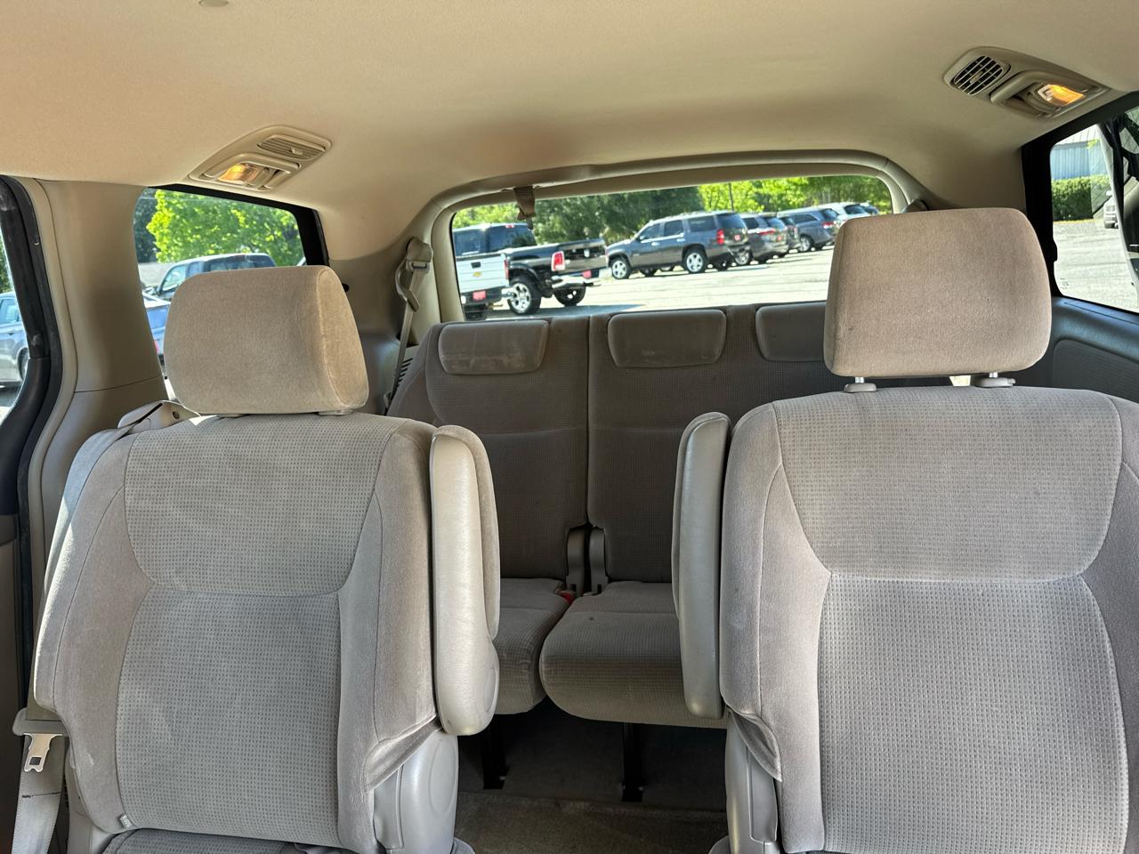 Toyota Sienna LE - 7 Passenger 2004