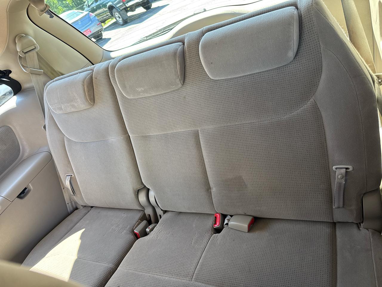 Toyota Sienna LE - 7 Passenger 2004