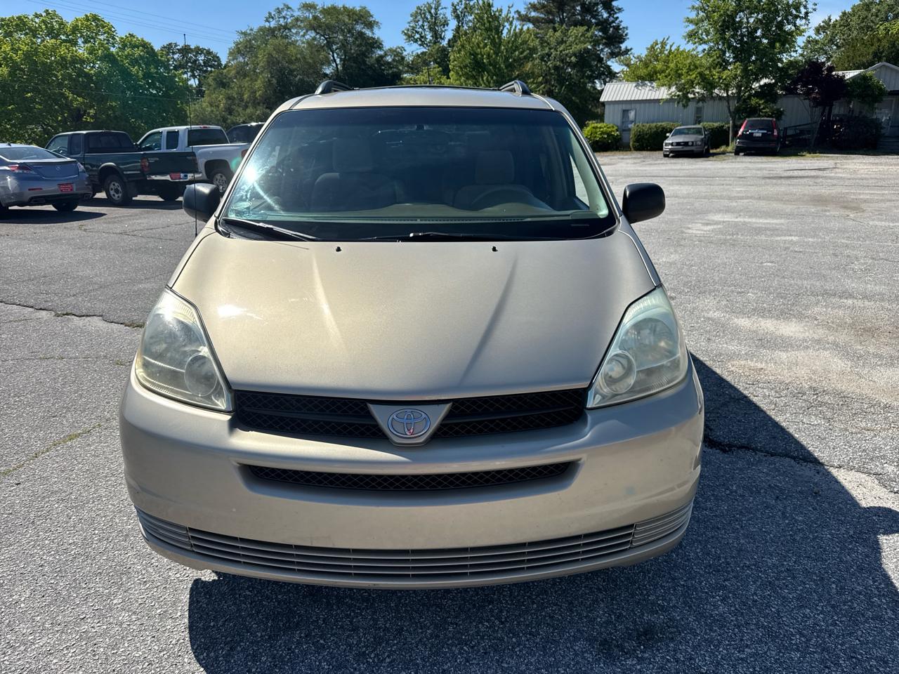 Toyota Sienna LE - 7 Passenger 2004