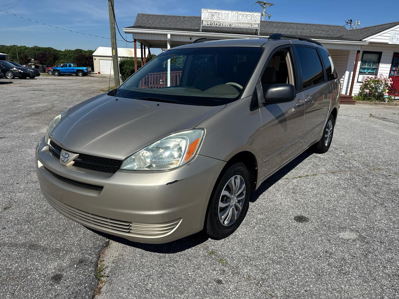 Toyota Sienna LE - 7 Passenger 2004