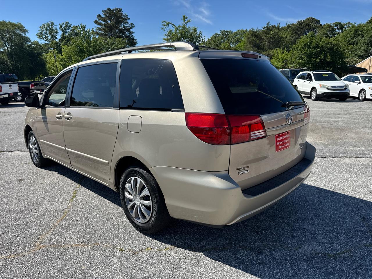 Toyota Sienna LE - 7 Passenger 2004