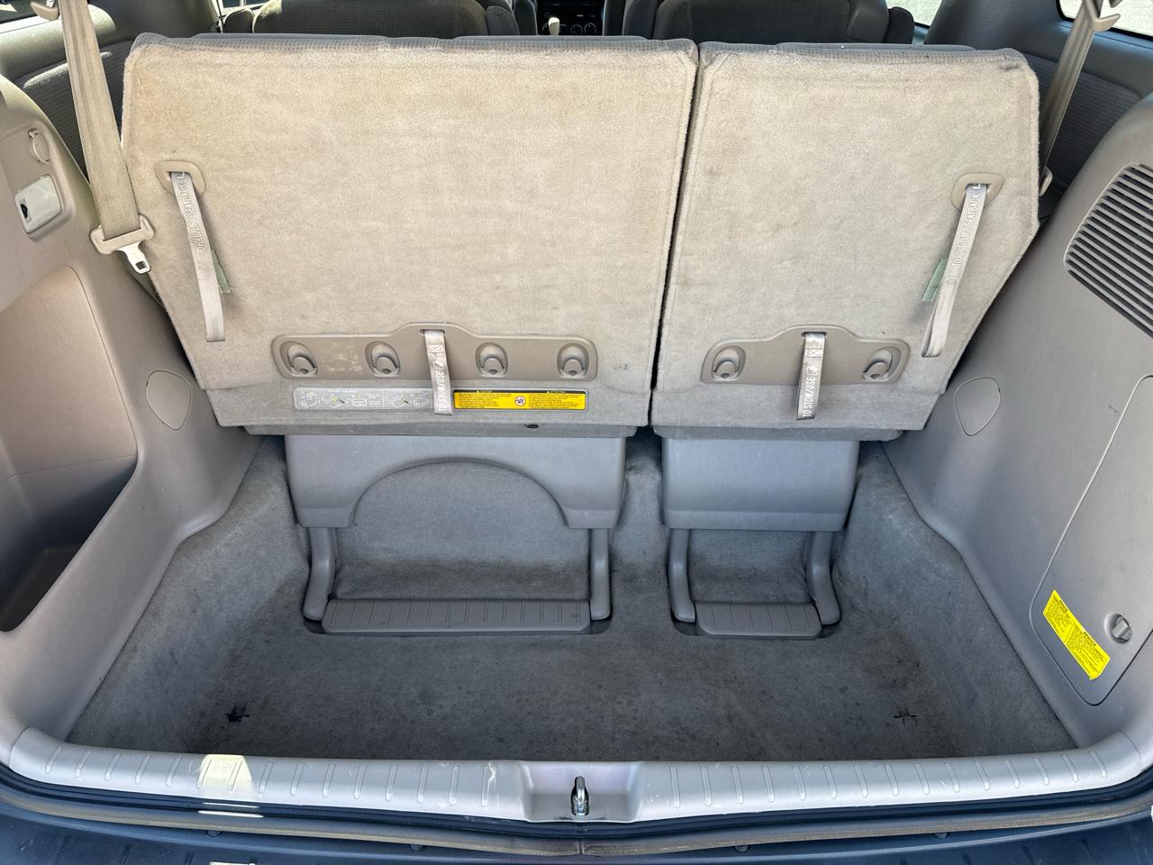 Toyota Sienna LE - 7 Passenger 2004
