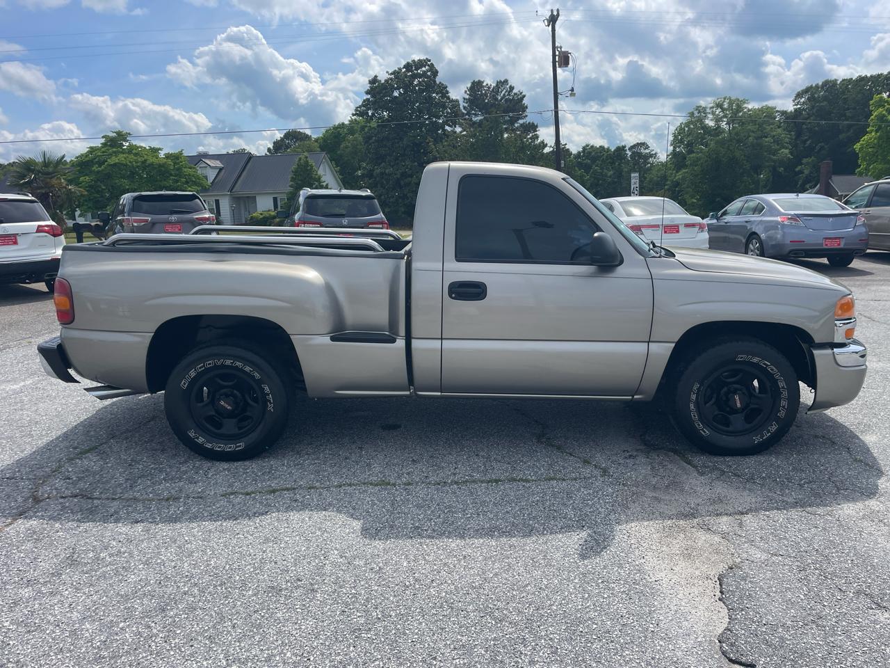 GMC Sierra 1500 2WD Reg Cab 133.0" SL 2003