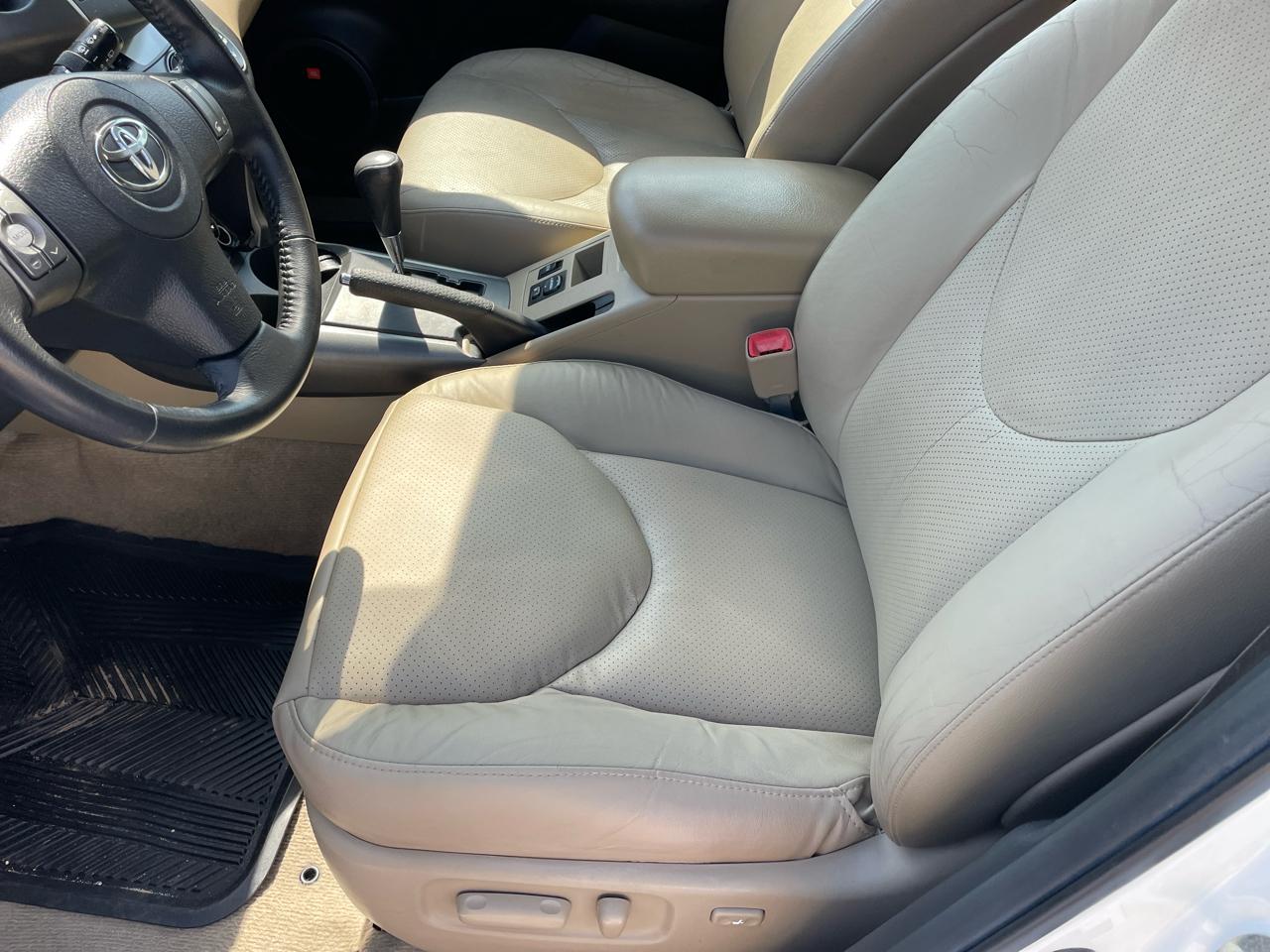 Toyota RAV4 Limited V6 2WD 2010