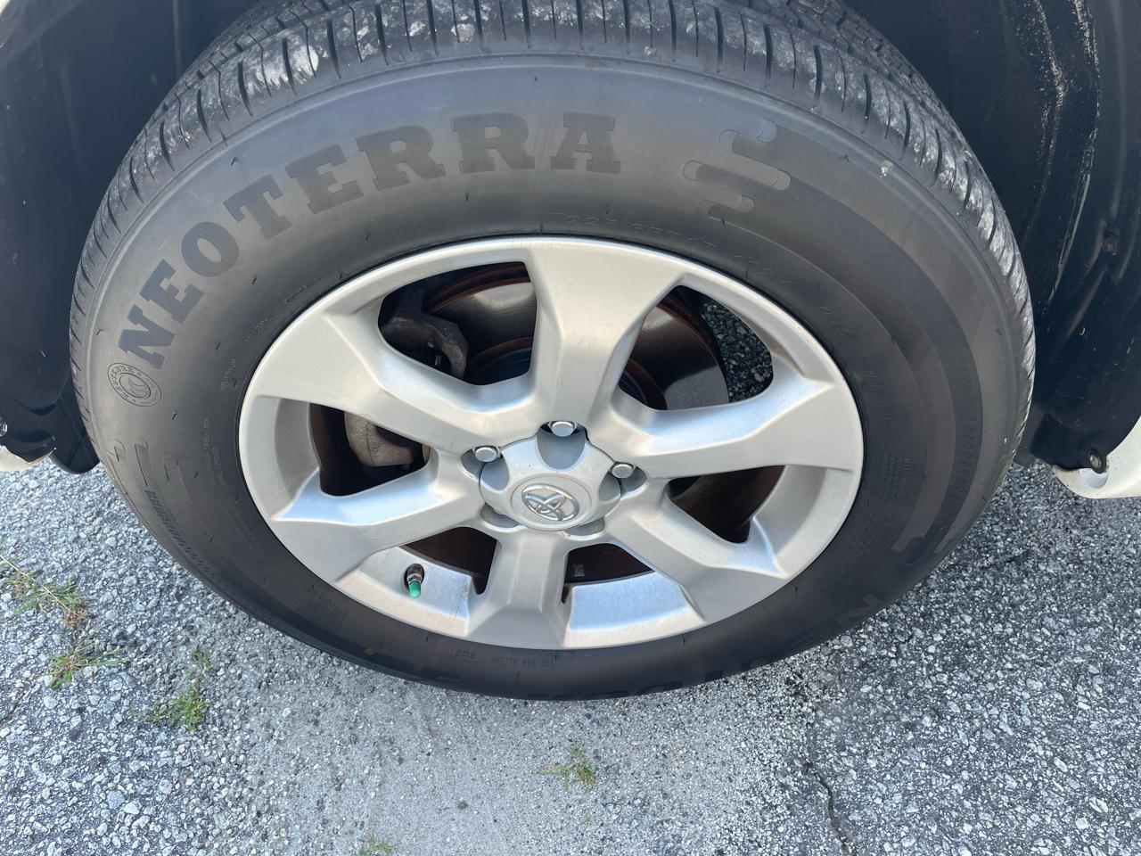 Toyota RAV4 Limited V6 2WD 2010