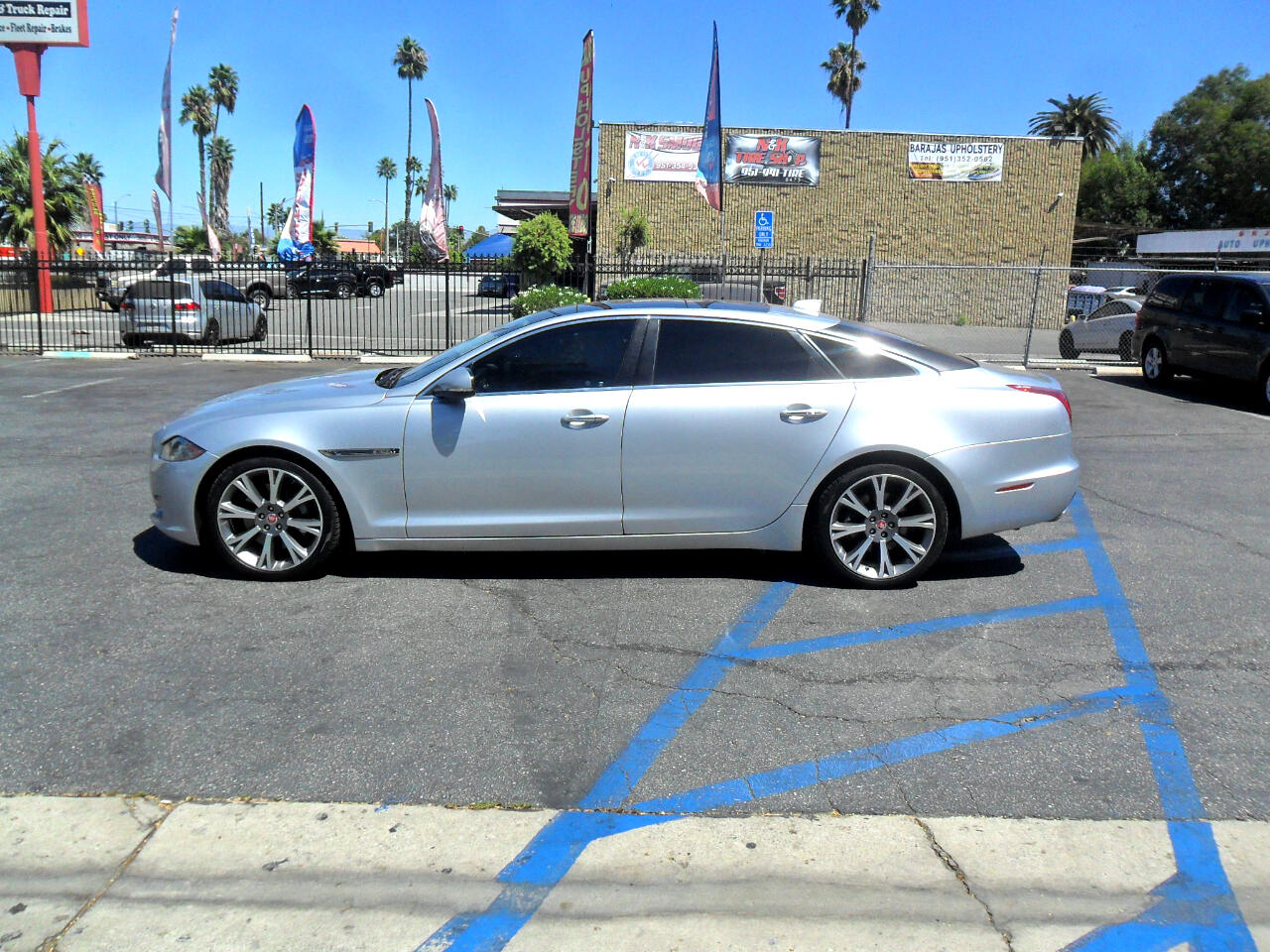 Jaguar XJ XJL Portfolio RWD 2017 Jaguar XJ XJL Portfolio RWD 2017